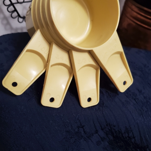 Vintage Yellow Tupperware measuring cups - Picture 3 of 3